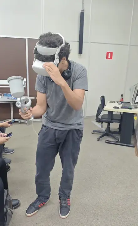 Demonstração de treinamento em realidade virtual com óculos VR