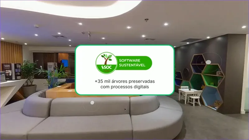 Painel informativo sobre processos digitais na visita Careplus